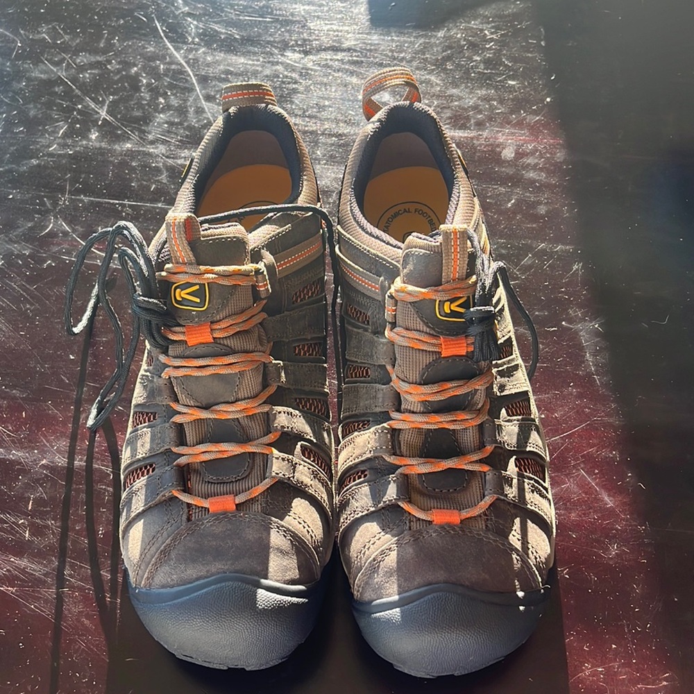 Keen flint low shoes